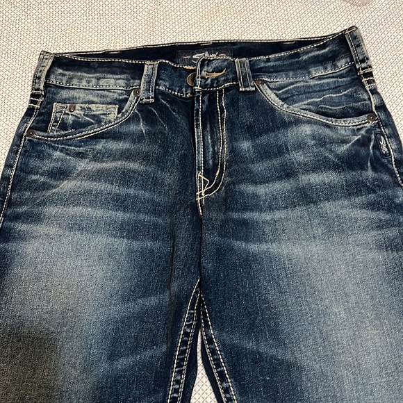 Silver Jeans ZAC Waist 32 Length 30 never worn for sale.  A relaxed fit jeans. - Picture 2 of 10